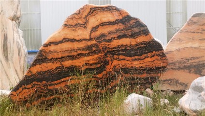 天然晚霞紅景觀石 刻字石 村牌石圖片_高清圖_細(xì)節(jié)圖-南召山河園林實業(yè) -